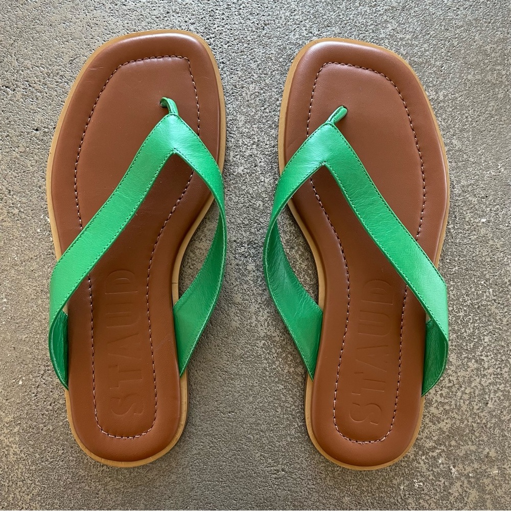 STAUD Vibrant Green and Rich Brown Flip Flop Sandals